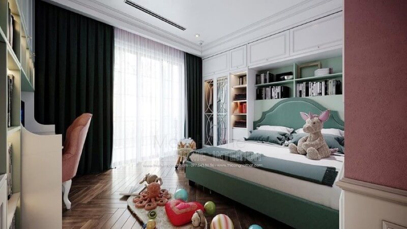 Trang trí nội thất phòng ngủ con gái ấn tượng với bố trí giường ngủ, kệ tủ trang trí khoa học giúp không gian thông thoáng tối đa nhưng vẫn đảm bảo công năng, tính thẩm mỹ. Thiết kế chung cư