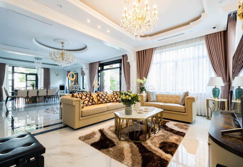 Lối sử dụng áp inox mạ vàng lên chi tiết sofa giúp giữ nguyên vẹn sofa lại đem tới vẻ đẹp tinh tế của trọn sản phẩm Mẫu thiết kế nội thất biệt thự đẹp