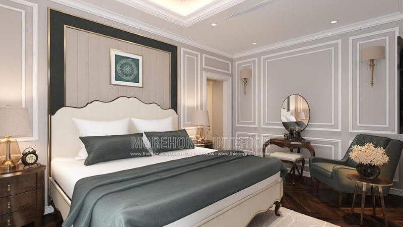 Nệm ốp tường kết hợp bo viền kim loại mạ vàng kết hợp cùng giường bọc nệm trắng tạo nên không gian phòng ngủ tân cổ điển sang trọng, quý phái. Thiết kế phòng ngủ biệt thự